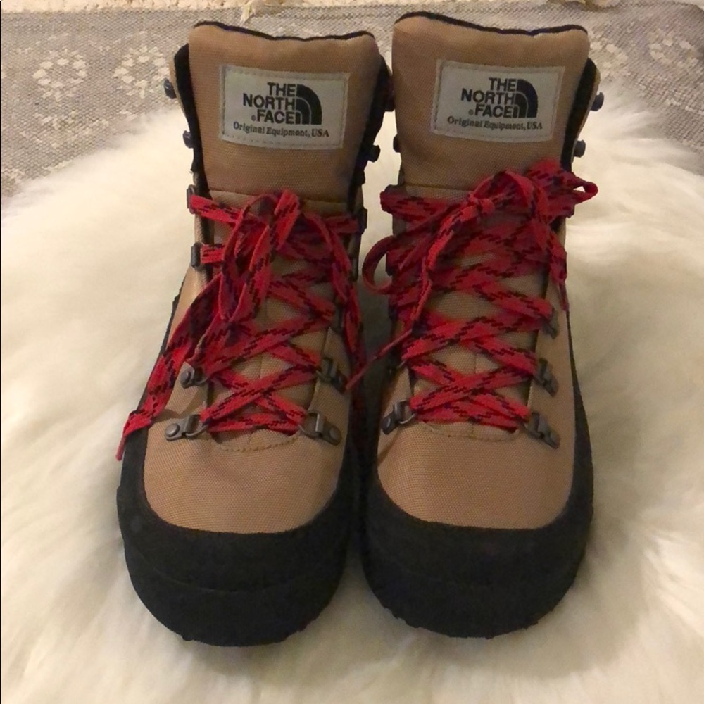 The North Face  MENS Berkeley boot- NEVER USED!
